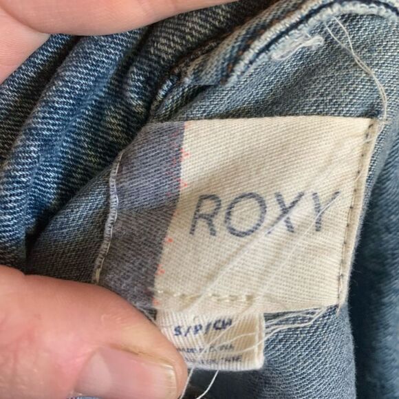 Roxy distressed S medium wash normcore jean jacket - Picture 3 of 3